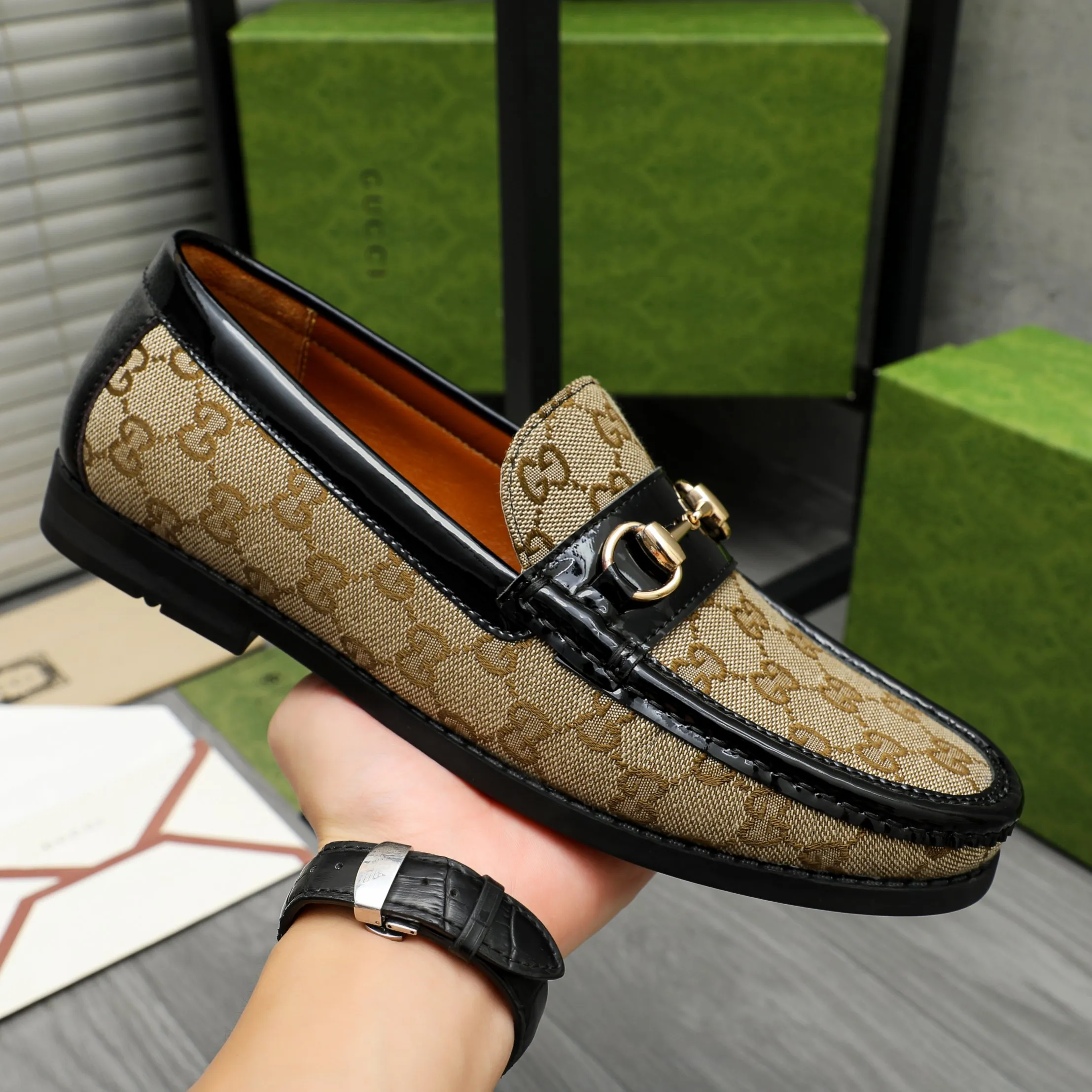 Men's shoes 💰400 Product trademark: GUCCI "Gucci" casual slip-on shoes Regular size: 38-45 (45 is custom-made and non-returnable) Product materials: Selected webbing breathable upper, cowhide lining, rubber outsole